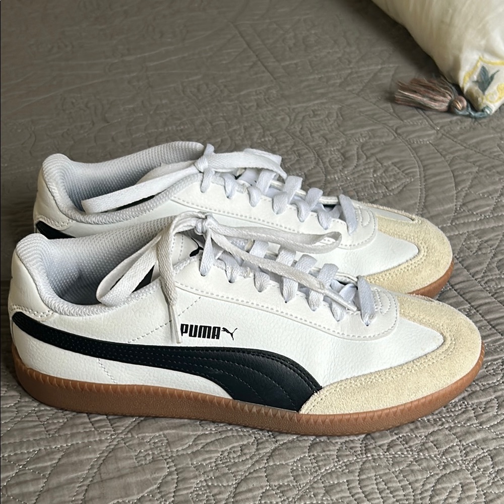 Puma White and Black Sneakers